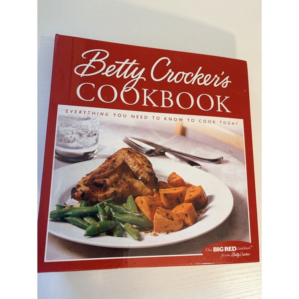 Betty Crocker's Cookbook The Big Red Cookbook 9th Edition 5 Ring Binder 2000